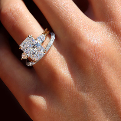 14K Gelbgold Diamant Ring IGI Lab Grown 4,60 Ct E F VVS Radiant Cut Hochzeit