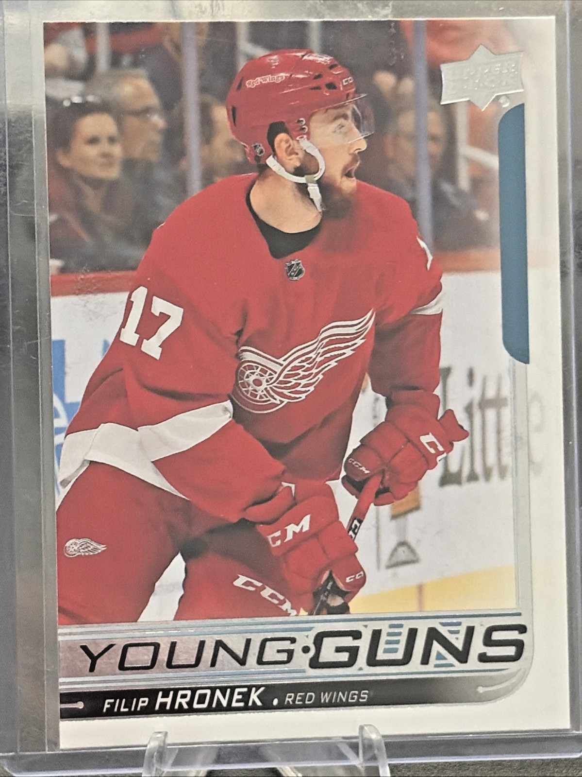 2018-19 Upper Deck - Young Guns #214 Filip Hronek (RC) 