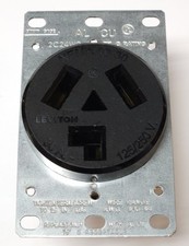 LEVITON 5207 30 AMP Flush Mount Outlet 125 VDC 250 VAC 125/250 Volt Nema 10-30