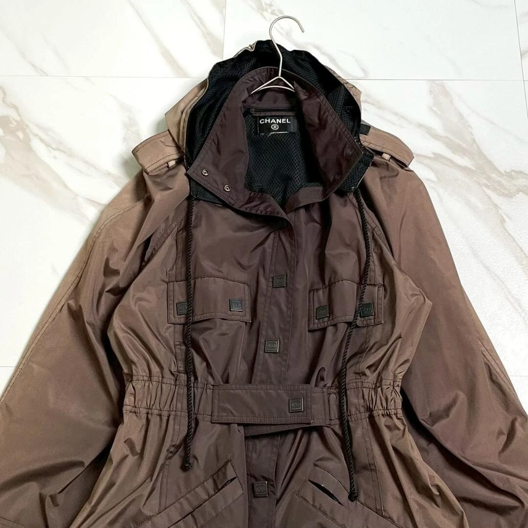 CHANEL CC Coco Button Trench Cappotto Impermeabile con Cappuccio Bicolore