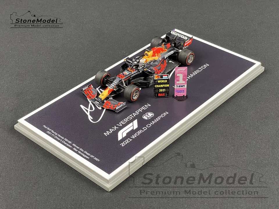Red Bull F1 RB16B Max Verstappen Abu Dhabi Winner 2021 World Champion 1:43 Spark - Image 2 of 4