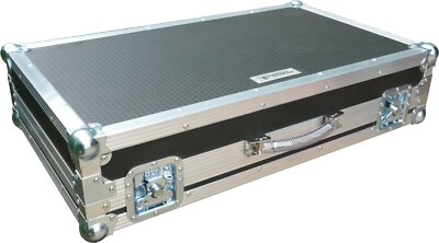 Chamsys QuickQ 30 Lichtpult Schreibtisch Schwan Flightcase (Hex)