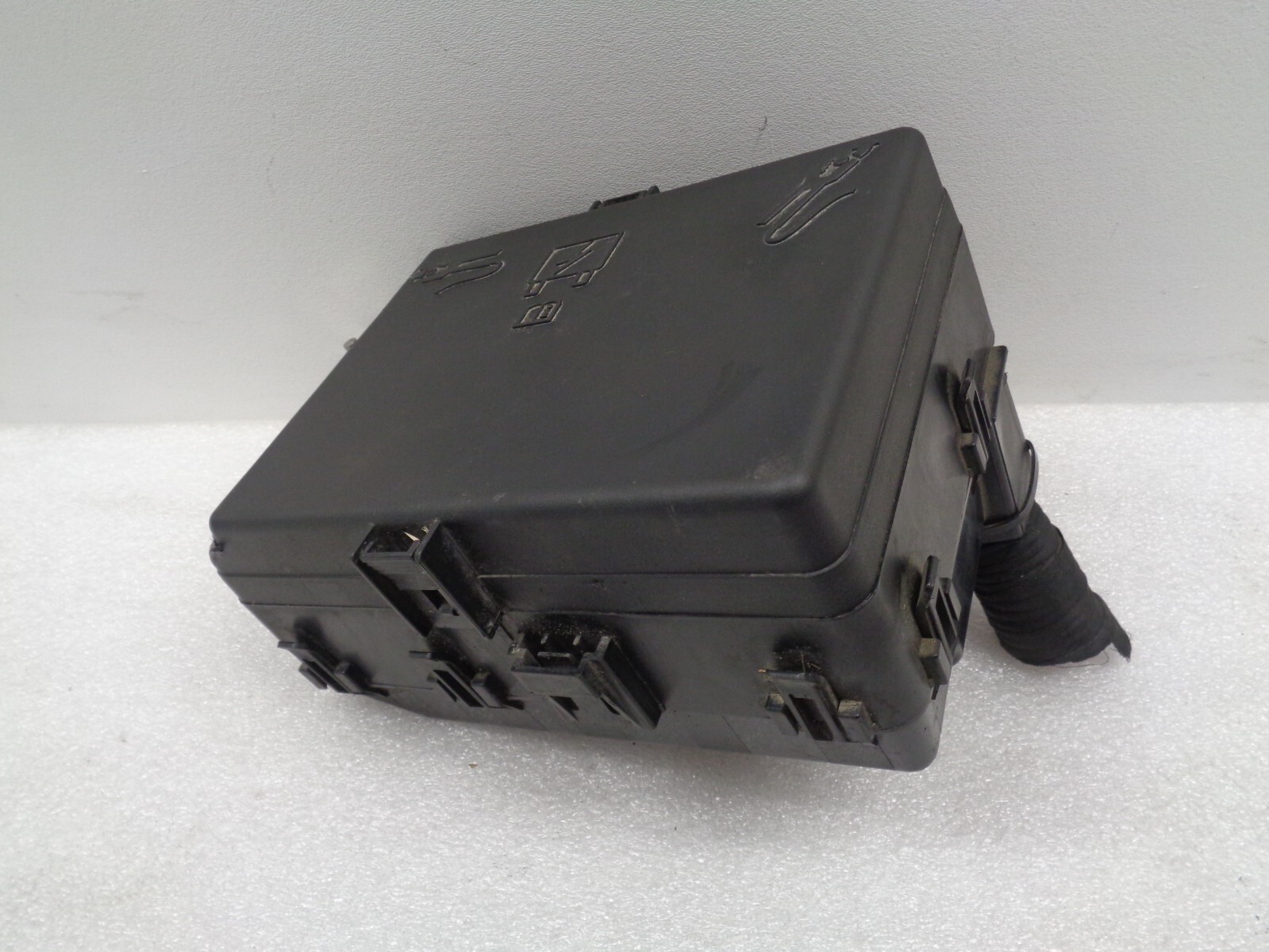 2014-2017 Maserati Ghibli Engine Fuse Box Battery Relay Assembly OEM AK2308288