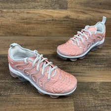 vapormax plus coral