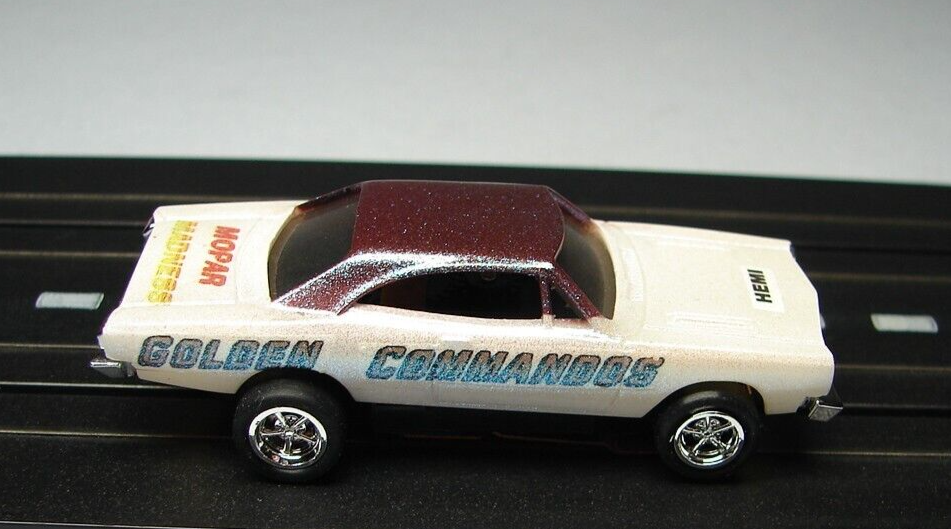 DASH MOTORSPORTS ROAD RUNNER - Custom   GOLDEN COMMANDOS - T-JET HO SLOT CAR NEW