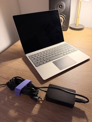 Microsoft Surface Laptop Go 12,4 Zoll 128GB SSD, Intel Core i5-1035G1 Model 1943