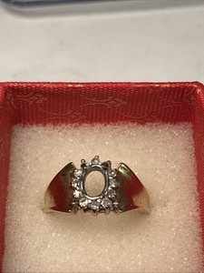 10k Solid Gold Diamond Ring Weighs 2.82 Grams Missing Main Stone Size 7