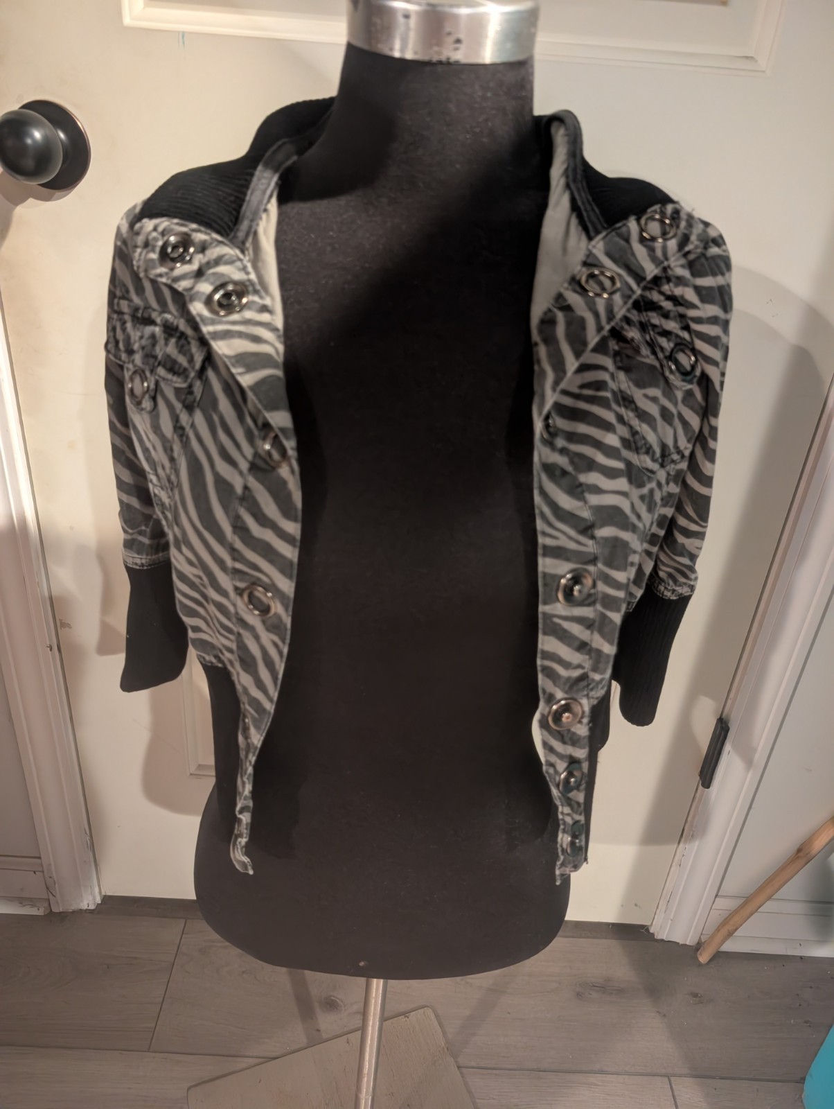 Forever 21 Zebra Pattern Cropped Jacket Size S - image 1