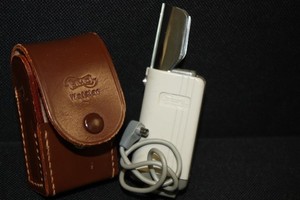 VINTAGE Emo WETZLAR Compact CAMERA Flash Bulb Attachment ~ Made In GERMANY