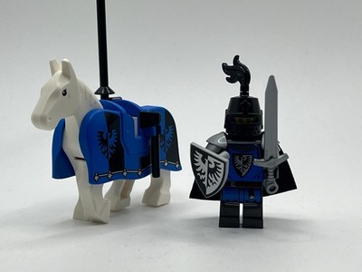 Lego Castle Ritter mit Umhang und weissem Pferd Schwert / Schild / Panzerung MOC