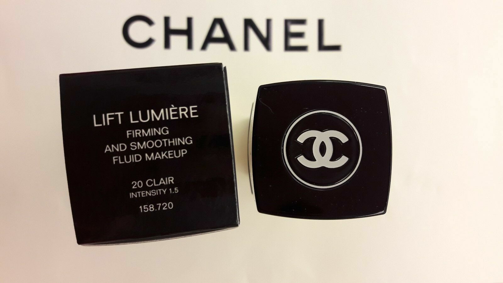 CHANEL Lift Lumiere Firming & Smoothing Fluid Makeup Foundation