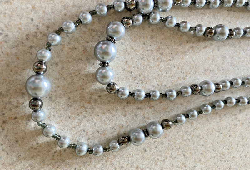 VINTAGE GREY & SILVER BEADED NECKLACE WITH MATCHING EARRINGS