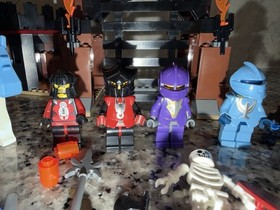 LEGO Knights' Kingdom II: Scorpion Prison Cave (8876) 100% Complete w/ Ins