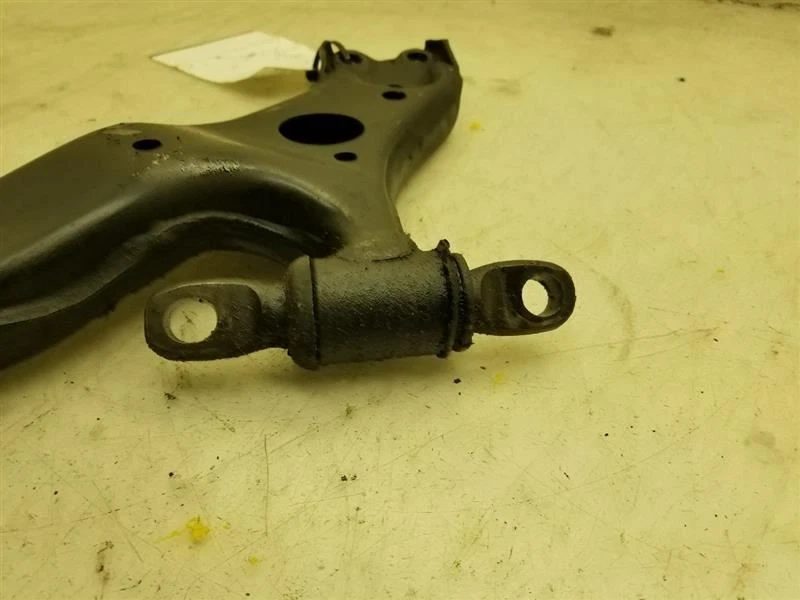 98-03 TOYOTA SIENNA BRAZO DE CONTROL INFERIOR LADO PASAJERO DELANTERO DERECHO  Foto 4 de 4