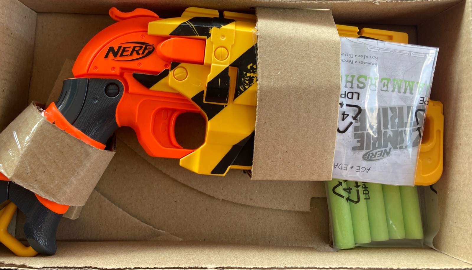 NERF Zombie Strike Hammershot Blaster Pull-Back Hammer-Blasting Acción 8+ Juguete