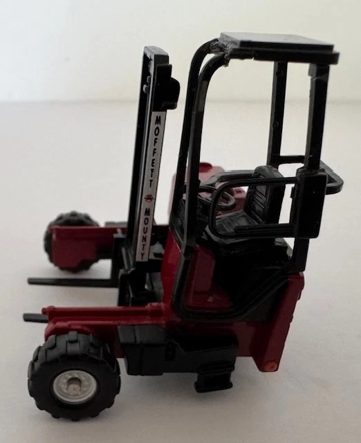 1:50 Moffett Kooi M5 Fork Lift and Truck Mount  By Corgi CC14009 - Image 2 of 4