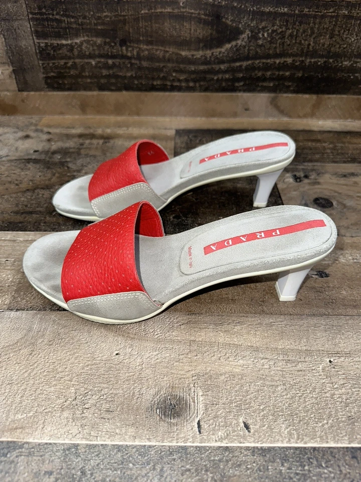 Sandalias de tacón de gatito de cuero y gamuza PRADA talla 36 caja original y bolsa antipolvo Foto 3 de 4