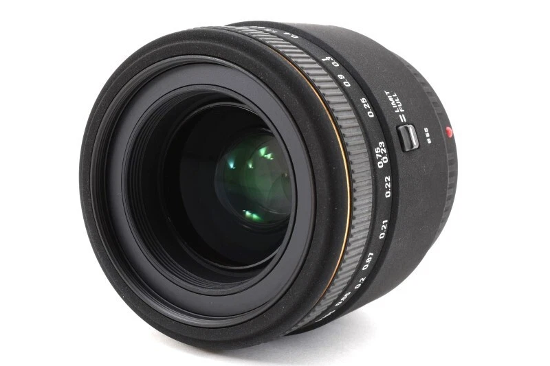 Lente Sigma 50 mm f/2,8 MACRO EX DG AF para montura Sony A con capucha genuina [como nueva] Foto 3 de 4