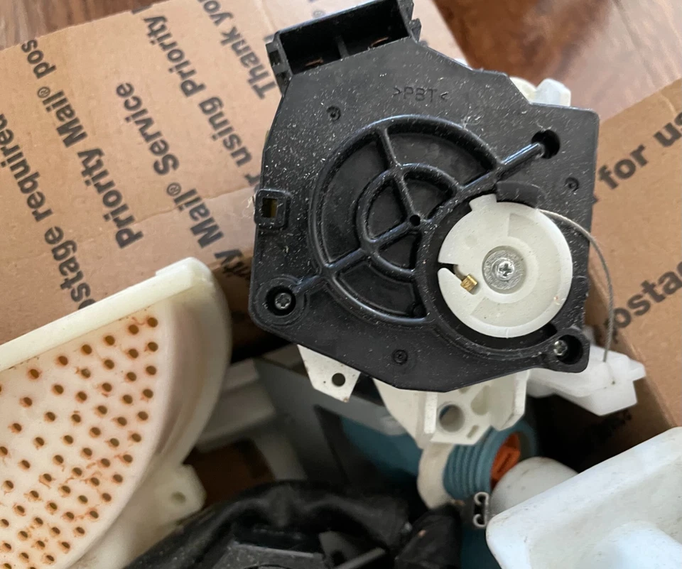 Caja de Piezas para Lavadora Haier (Modelo: RWT360BW) Foto 3 de 4