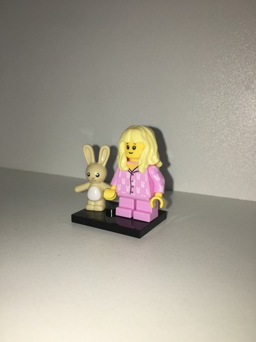 LEGO Minifiguren 71027 Serie 20 Mädchen im Schlafanzug und Plüschhase Figur Kind - Bild 2 von 3