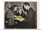 BARBARA STANWYCK ROBERT TAYLOR ORIG 8X10 PHOTO 1950 PARTY AT ESSEX HOUSE #4