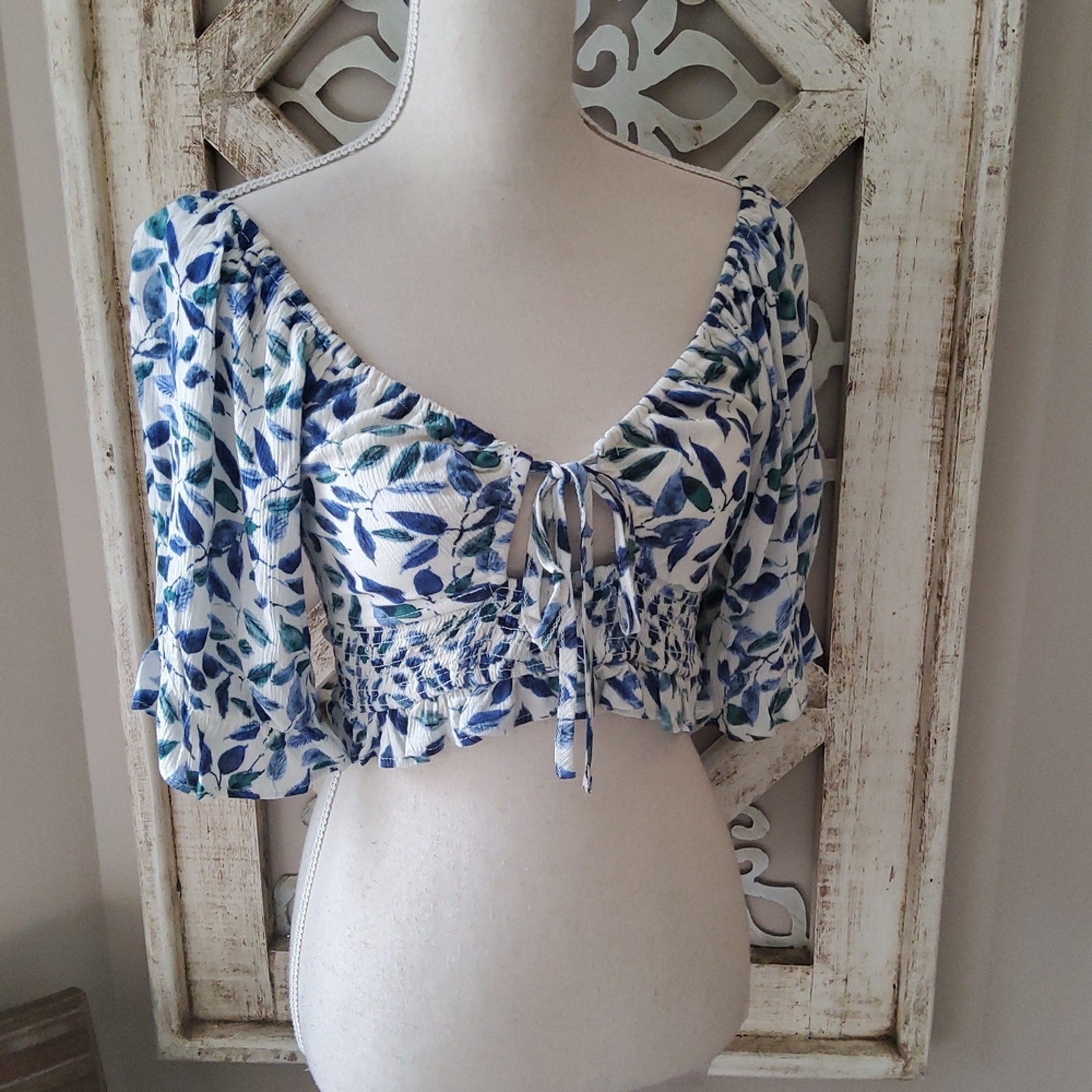 Kendall & Kylie Women's Tie Front Ruffle Smocked Crop Top in Indigo Tropical