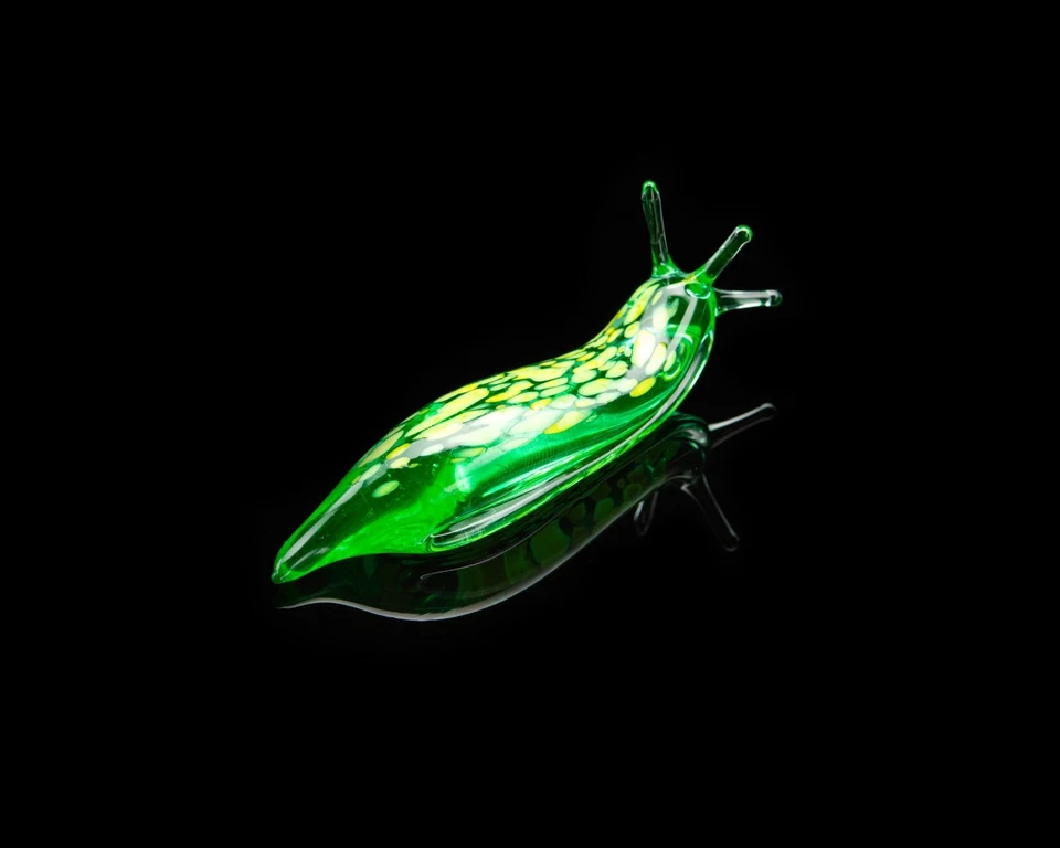 Uranium Glass Slug Figurine – Glowing UV Reactive Green Lampwork Snail - Image 4 of 4