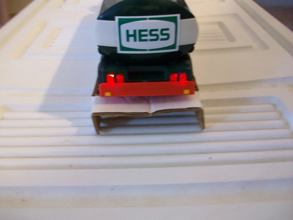 Banco de camión de juguete Hess 1984 con caja e insertos luces de trabajo (usado) Foto 3 de 4