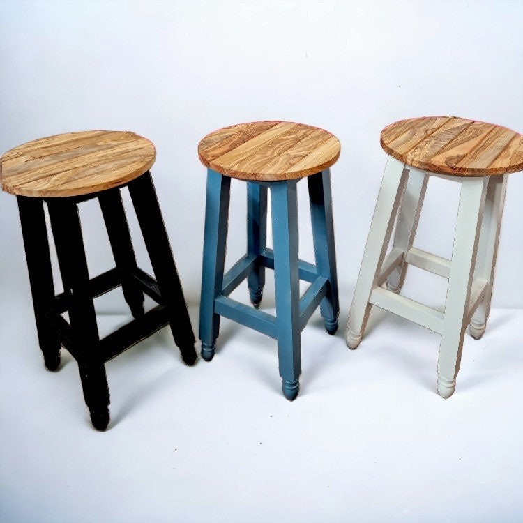 Silla redonda de madera de olivo