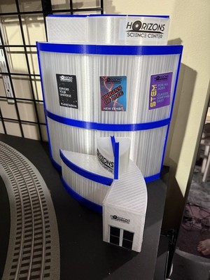 O Scale Horizon Science Center Modern Building Clear w/ Blue Trim SemiAssembled