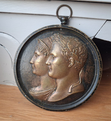 Medaillon Bronze patiniert Hochzeit Napoleon 1. Maria Luise von Österreich von Andrieu