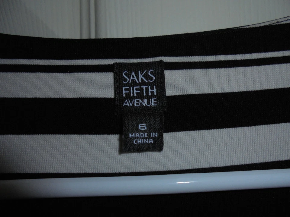 Vestido Saks Fifth Avenue Calce y Acampanado Marfil y Negro Rayas Con Púrpura Talla 6 Foto 3 de 4