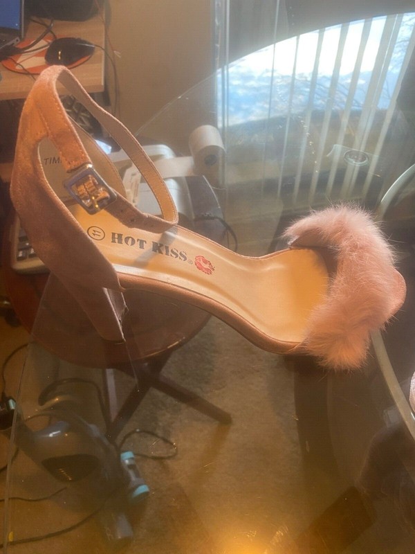 Brand New Block Heel Fuzzy Fur Ankle Toe Strap Faux-Suede w/o box