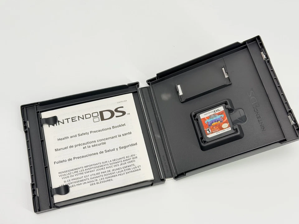 Auténtico estuche e insertos de juego Little Red Riding Hood's Zombie BBQ (Nintendo DS) Foto 4 de 4