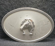 XC19119 VINTAGE 1970s HORSE HEAD IN HORSESHOE WESTERN ANIMAL MENS BELT BUCKLE