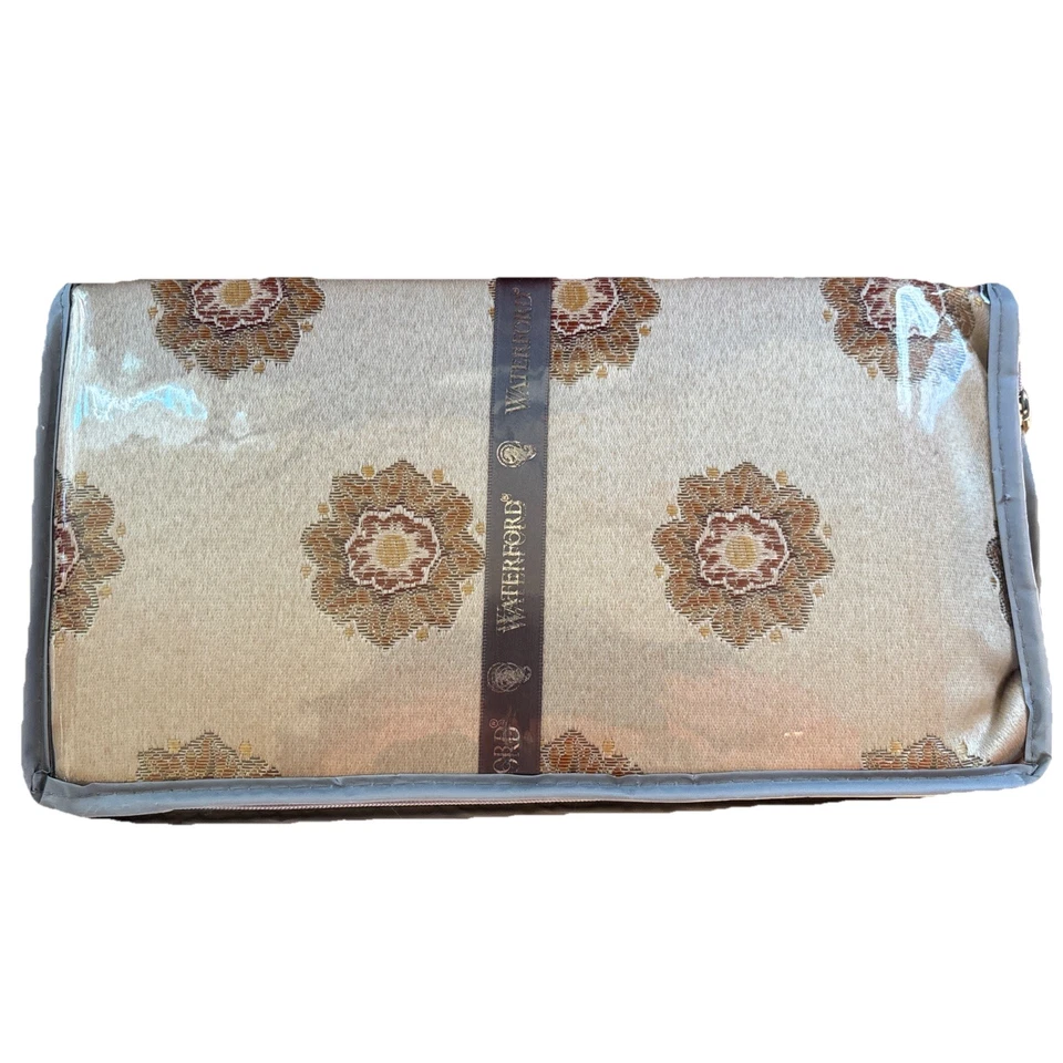 Cortinas doradas Waterford Delaney dos paneles 55" x 84" (2) / tela Delaney Foto 4 de 4