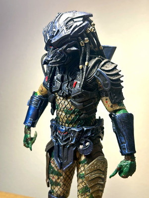 RARE NECA PREDATOR SERIES 11 MASKED BATTLE ARMOR LOST PREDATOR ACTION FIGURE