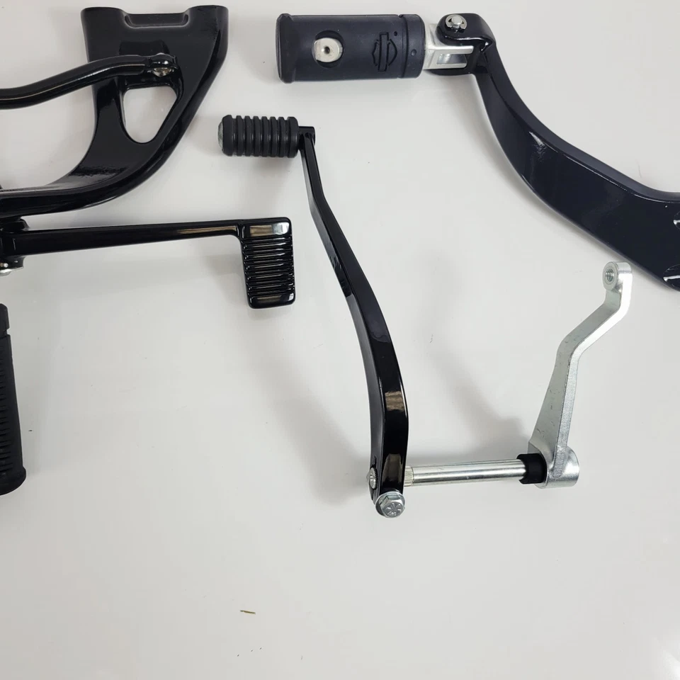 Harley-Davidson Black Mid Controls de fabricante de equipos originales - se adapta a Street Bob & Low Rider 2018-2025 Foto 4 de 4