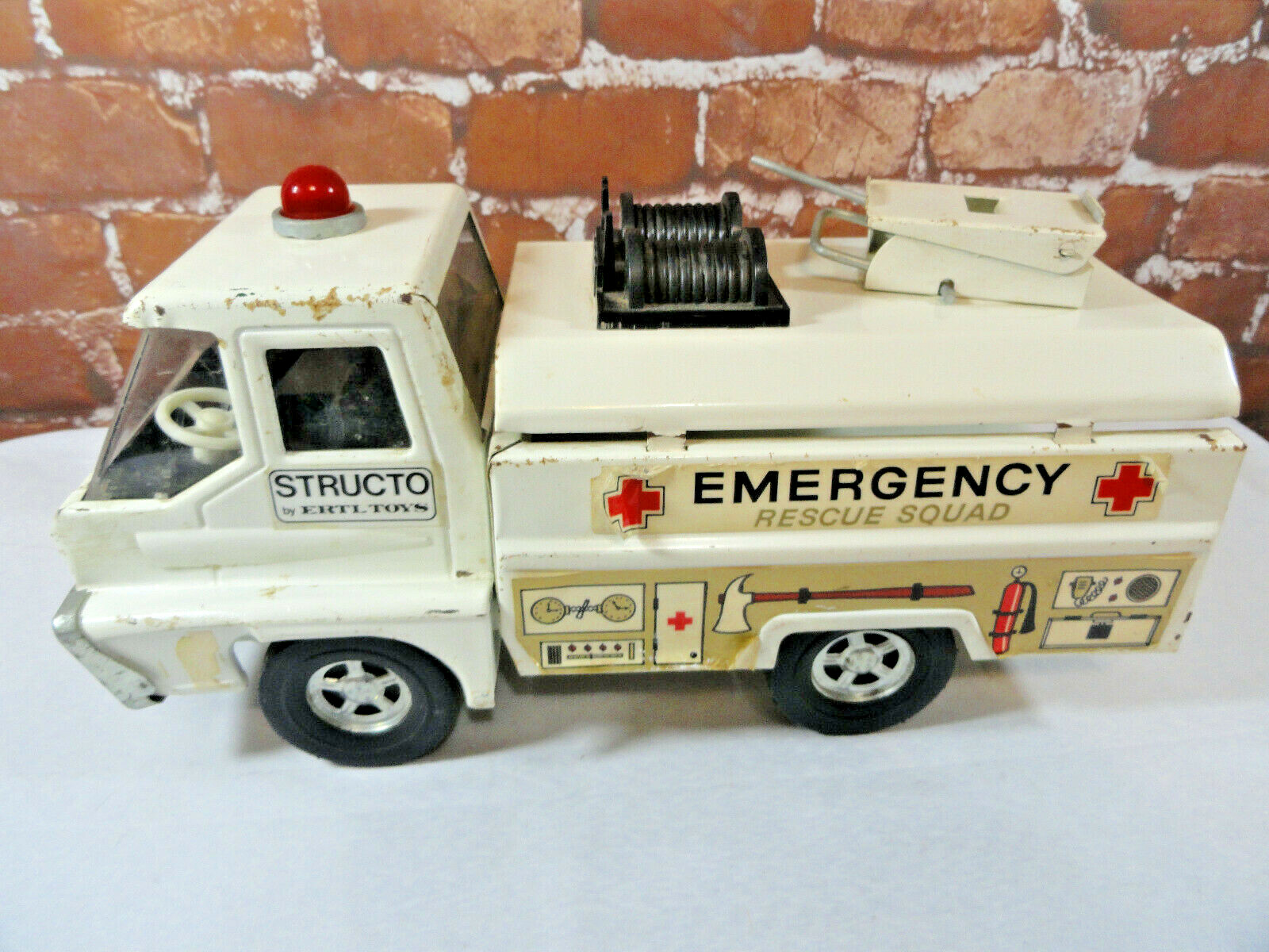 ERTL Structo Emergency Rescue Squad Metal, missing ladder~Fireighter~VTG