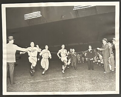 1938 Photo Type 1-Jesse Owens Races MLB Players Under The Lights At Ebbets Field