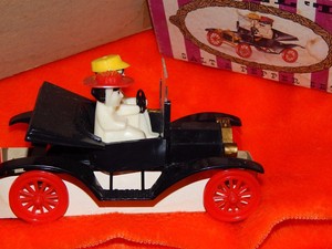 Vintage Antique Model T Car Couple Travel Plastic Salt And Pepper Shakers Ebay
