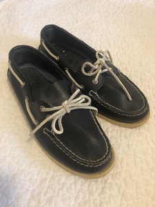 mens boat shoes navy blue