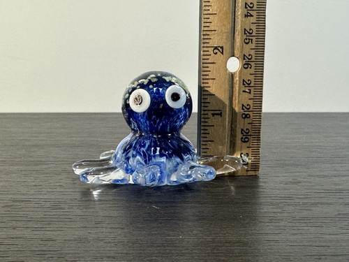Pisapapeles Dynasty Gallery Blue Glow in the Dark Glass Pulpo, vidrio soplado a mano - Imagen 10 de 13