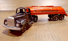 Tootsietoy Mack L-Line TOOTSIETOY Oil Tanker 1954-1959 Rare Black Diecast Truck