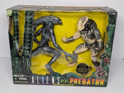 #ad Aliens vs Predator quot;The Ultimate Battlequot; 1996 10th Aniversary Hasbro Kenner NIB $62.99
