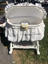 Kolcraft Baby Bassinet Rocking 2005 Used For One Hour!