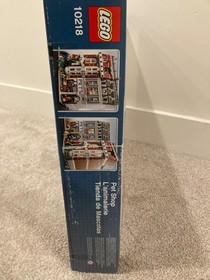 Brand new & Sealed LEGO Creator Expert: Pet Shop (10218) - retired collectible