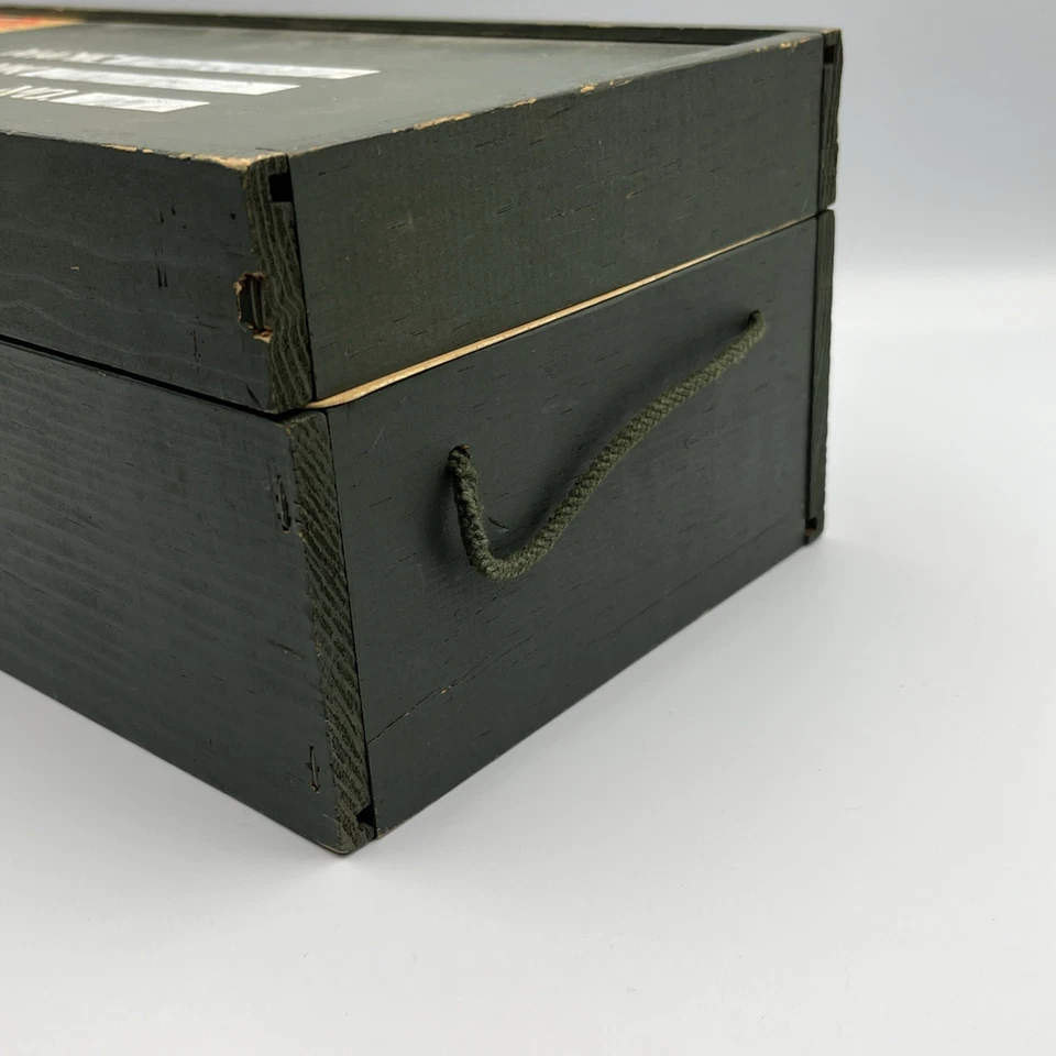 Armario de madera Hasbro G I Joe 1964 de colección con bandeja y algunos accesorios Foto 3 de 4