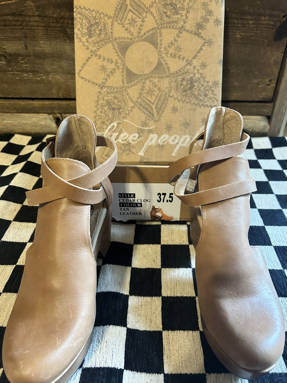 New W/box Free People Cedar US7 EU37,5 Tan Leather CutOut Platform Clogs Shoes