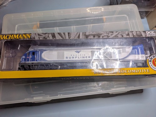 Cargador Bachmann HO SC-44 Amtrak Pacific Surfliner #2111 DCC Sound 67903 | Condition: Used